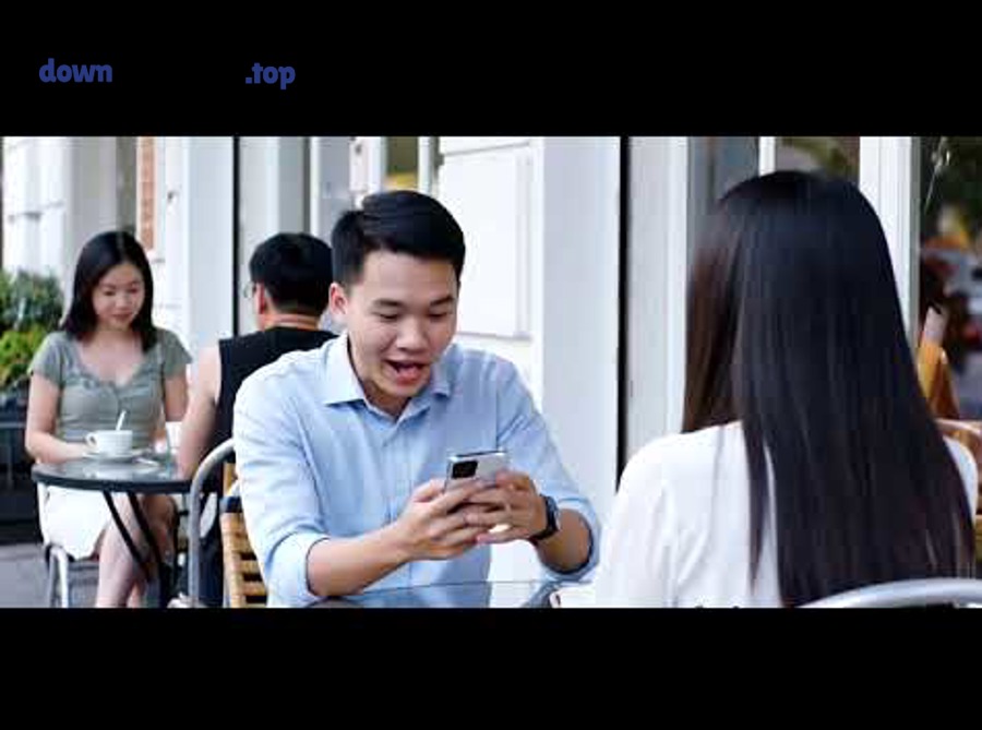 Nhân viên thao tác POS tại quầy - minh hoạ phần mềm bán hàng quán cafe (POS cafe)