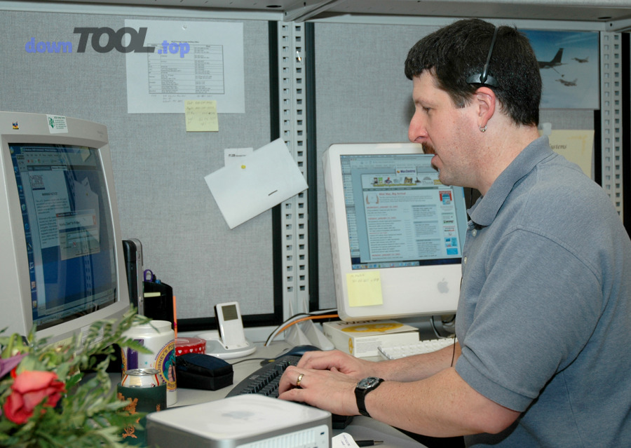 Nhân viên chăm sóc khách hàng qua hotline