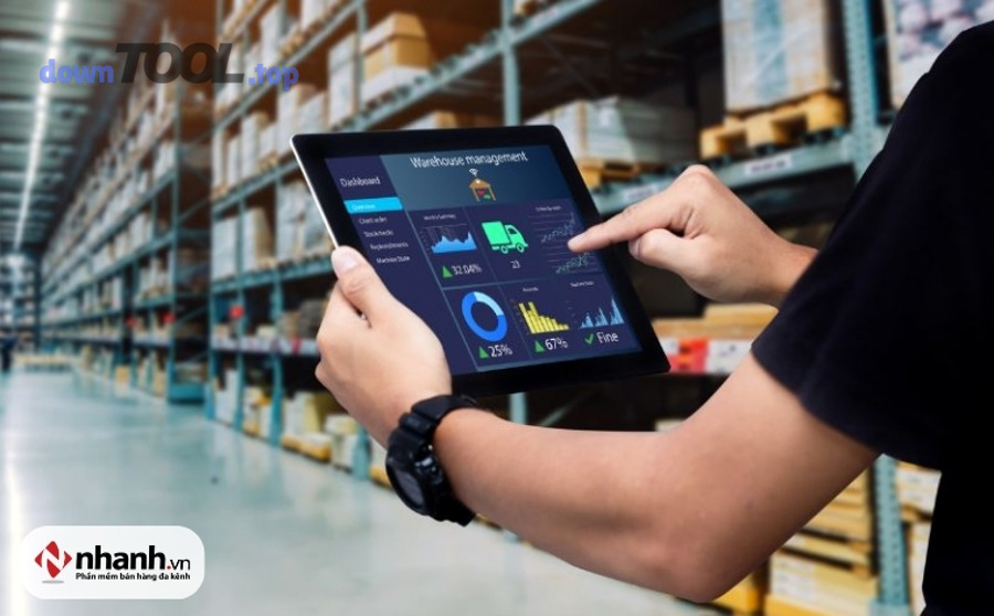 Quản lý kho online với hàng hóa và kệ kho minh họa