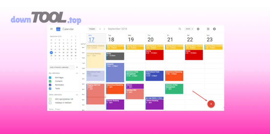 Học sinh sinh viên xem lịch học trên thiết bị số để tránh quên lịch