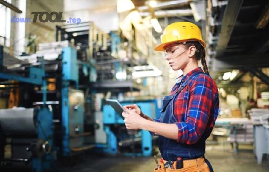 Bảng điều khiển nhà máy với dữ liệu sản xuất và KPI